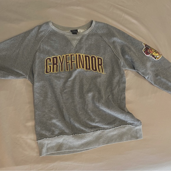 Gryffindor Sweatshirt - Universal Studios Wizarding World of Harry Potter - Picture 1 of 5
